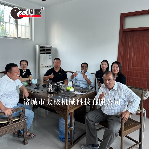 外国友人考察红薯干成套设备