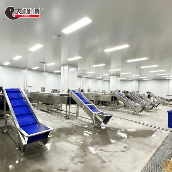 红薯干加工现场图